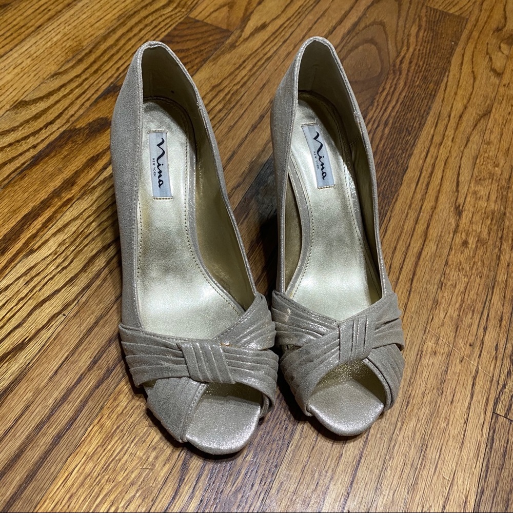 Nina New York gold hells size 9.5